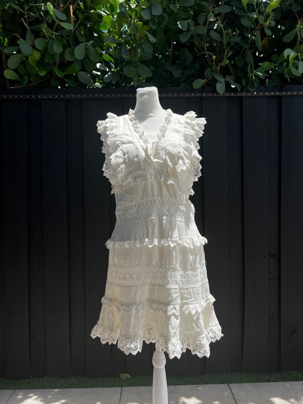 ANTHROPOLOGIE Allison New York White Ruffle Tiered  Dress Size Medium